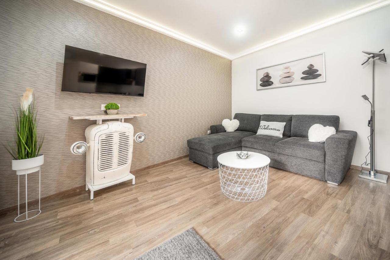 Grace Pine Apartment 3 Budapeste Exterior foto